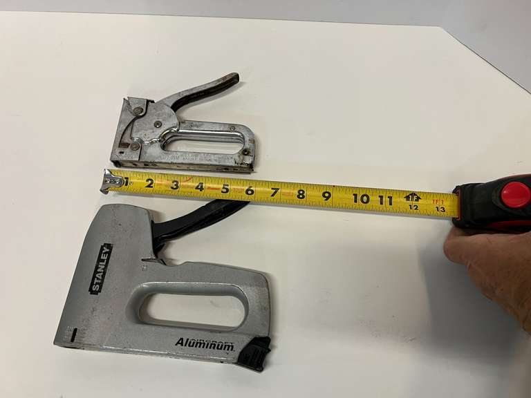 Arrow and Stanley staplers, two pieces, see pictures for details.