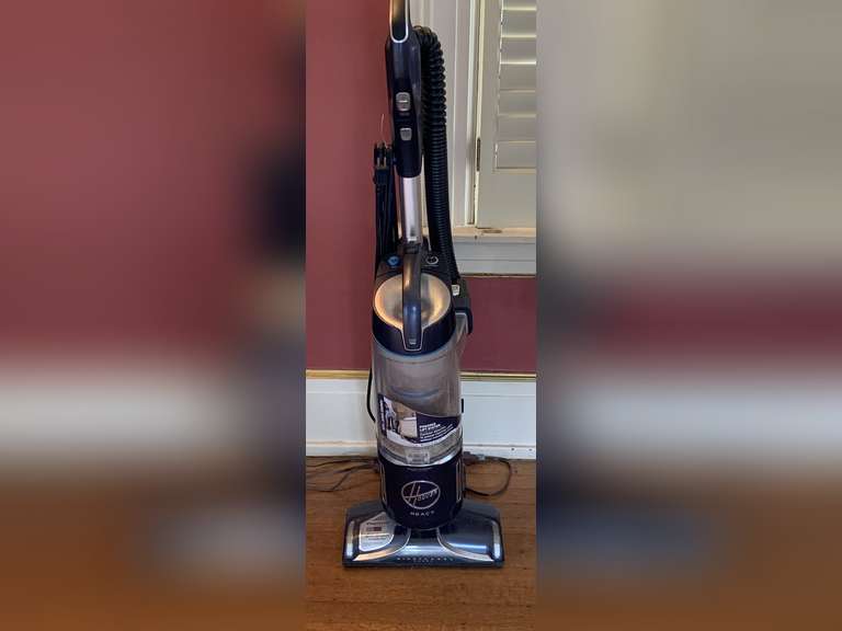 HOOVER REACT CANISTER VACUUM - LIVING ROOM