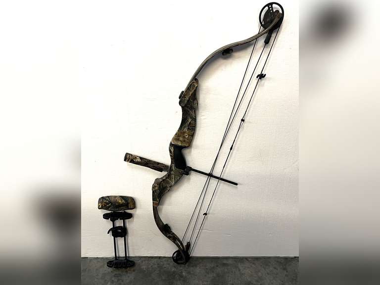 Jennings compound bow, comes with quiver, see pictures for details.