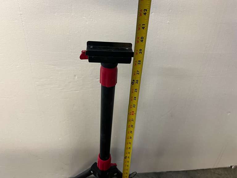 Universal tripod, believed to be for speaker use, see pictures for details.