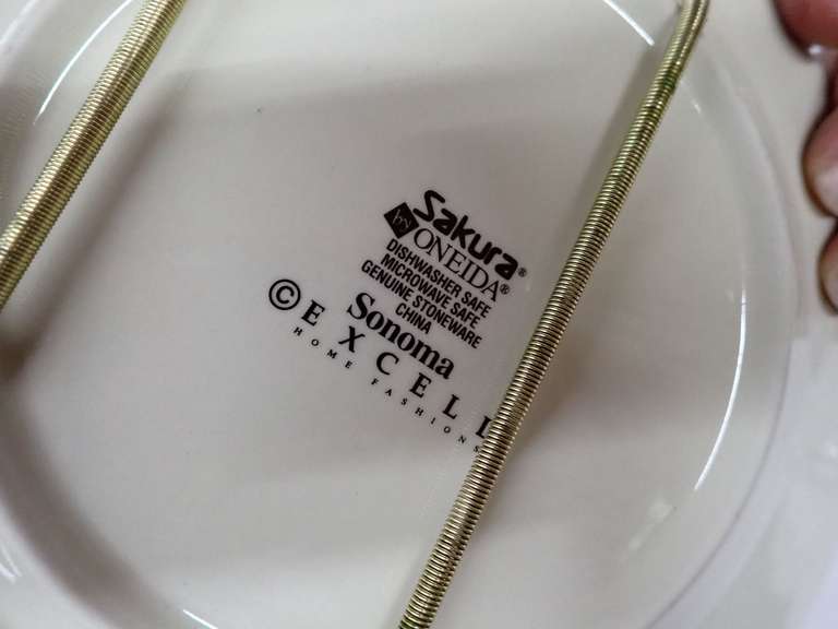 Sakura Oneida Sonoma Fruit Plates with Metal Candle Holder
