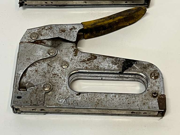Arrow staplers, two pieces, see pictures for details.