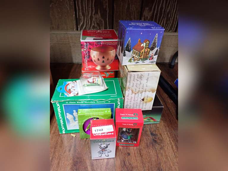 Mixed Lot of Christmas Decor and Collectibles