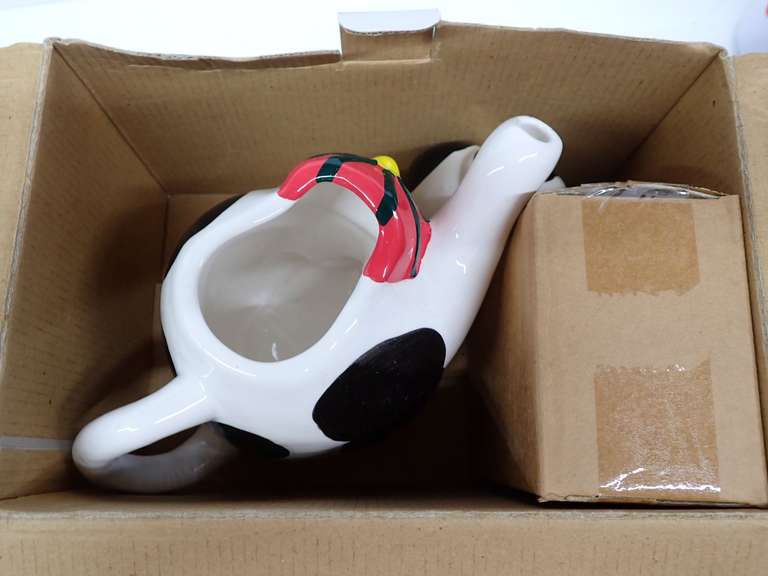Ceramic Teapot with Salt & Pepper Shakers