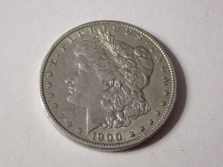 1900 MORGAN SILVER DOLLAR COIN