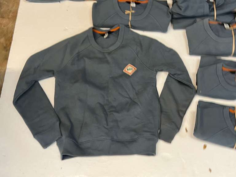 REI unisex Crew Sweatshirt Earth Co-Op, blue, small, 19 pieces, see pictures for details.