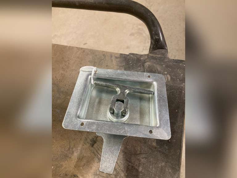 METAL DOOR LATCH - PARTS