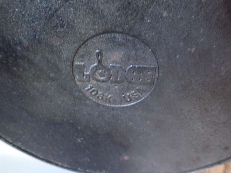 Lodge Cast Iron Skillet - Needs Cleaning