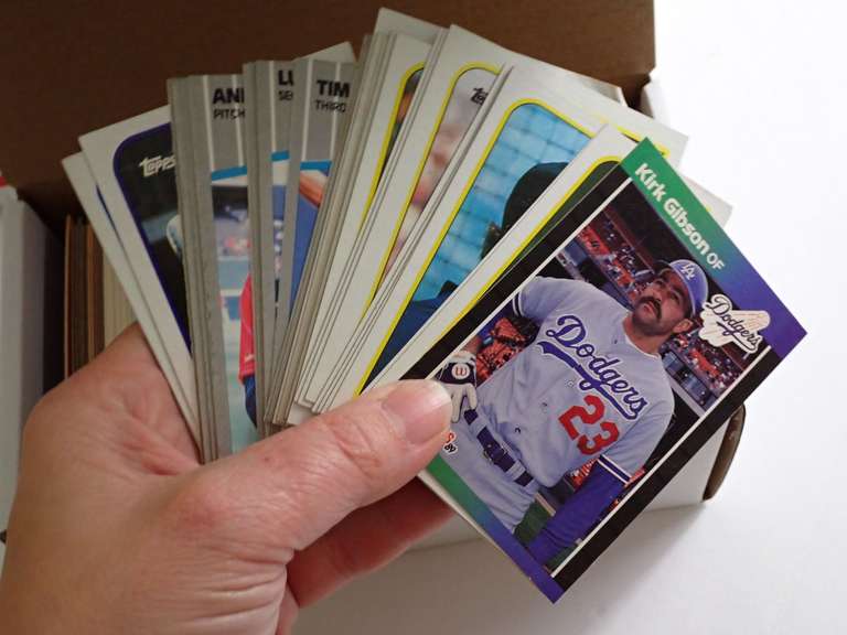 400+/- UNSEARCHED/UNSORTED BASEBALL CARDS
