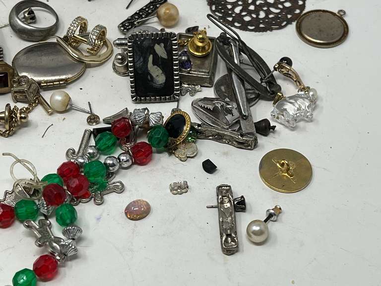 Large assortment of jewelry parts for crafting, see for details.