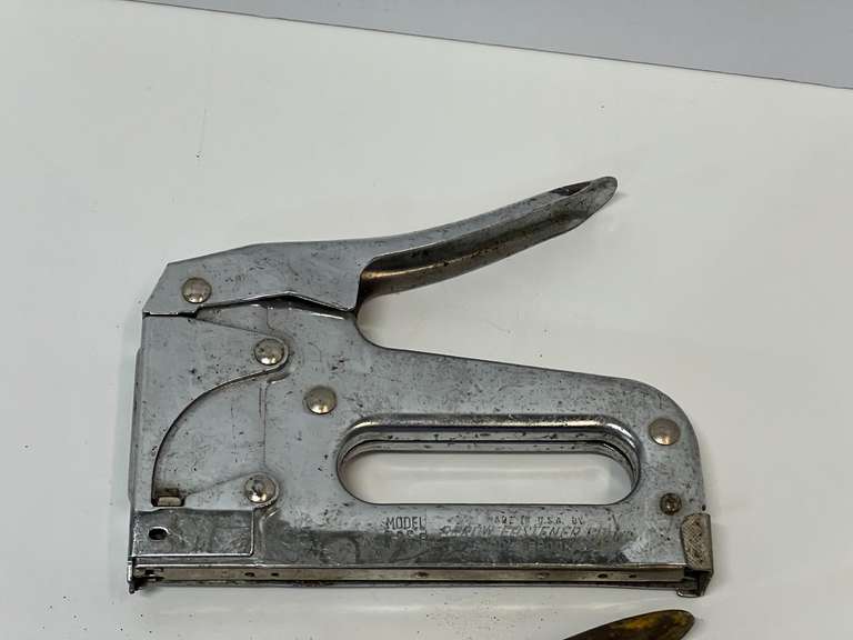 Arrow staplers, two pieces, see pictures for details.