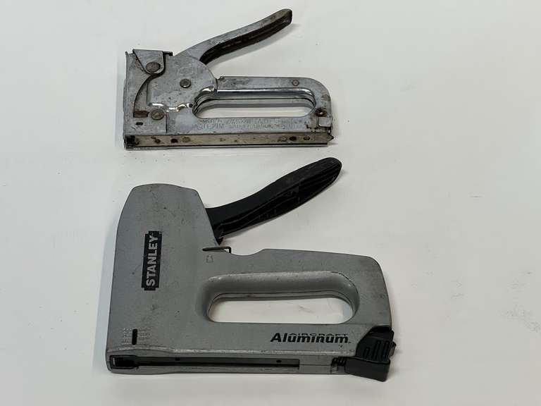 Arrow and Stanley staplers, two pieces, see pictures for details.