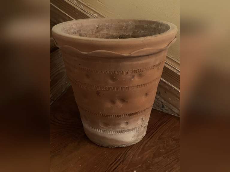 VINTAGE TERRACOTTA HANDMADE IN MEXICO FLOWER POT 10 1/2" TALL X 10 1/2" ROUND - DINETTE