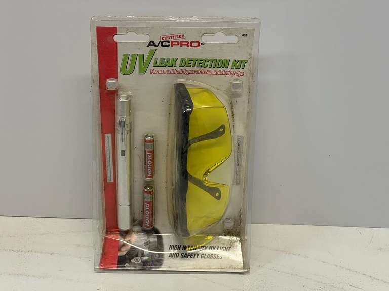 UV leak detection kit, still new in the package, see pictures for details.