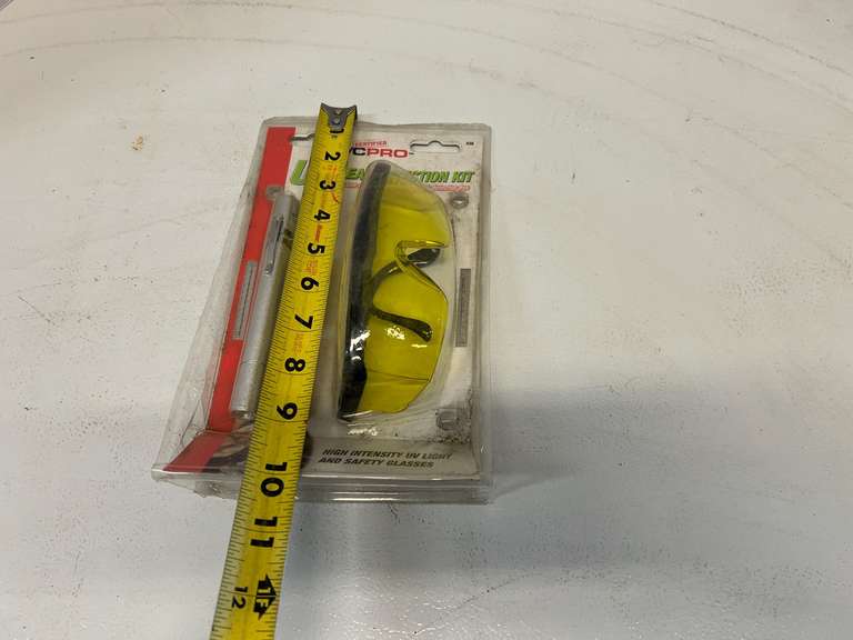 UV leak detection kit, still new in the package, see pictures for details.