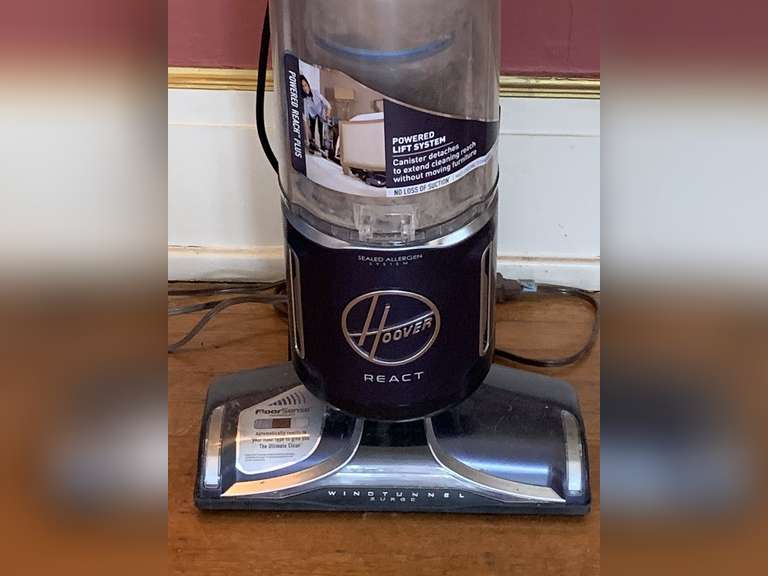 HOOVER REACT CANISTER VACUUM - LIVING ROOM