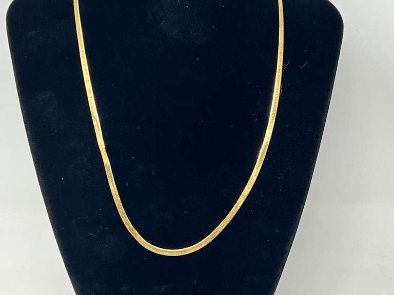 14 karat gold herringbone chain, this piece has been authenticated, 6.1 grams, see pictures for details.