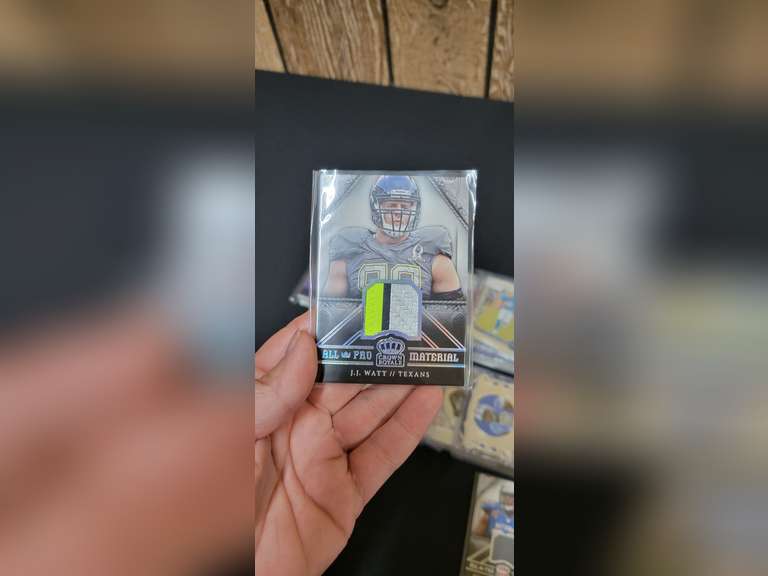 UNSEARCHED FOOTBALL SPORTS CARDS-INCLUDES AUTO AND PATCH RELICS