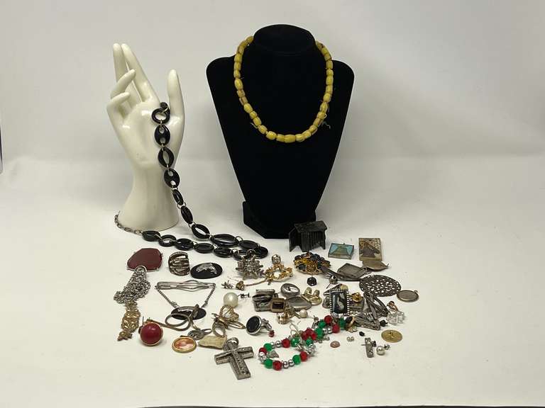 Large assortment of jewelry parts for crafting, see for details.