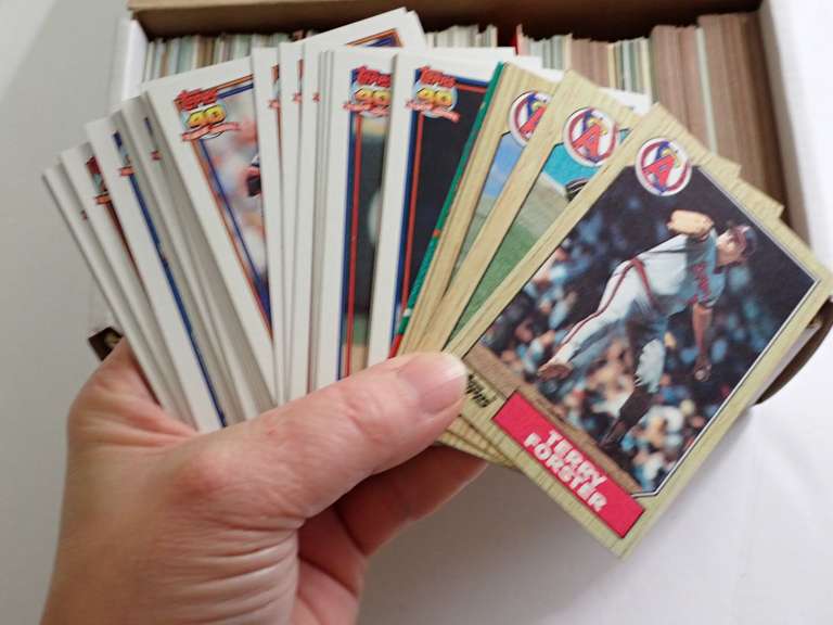 400+/- UNSEARCHED/UNSORTED BASEBALL CARDS