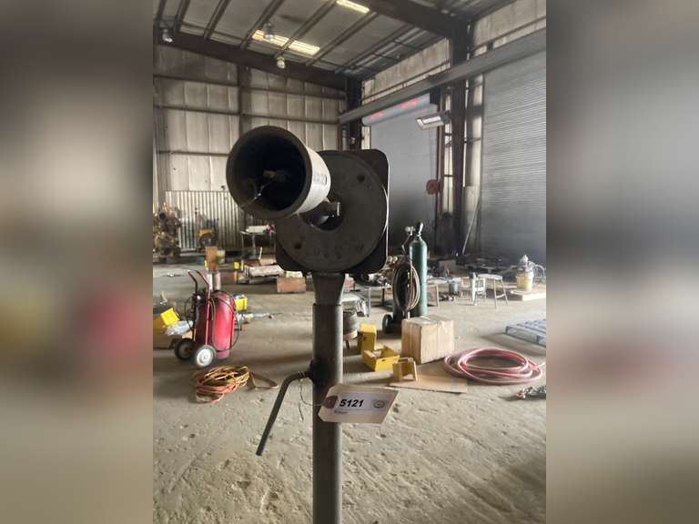 HOMEMADE LIGHT STAND - SHOP