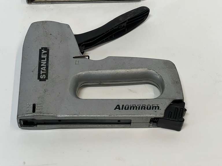 Arrow and Stanley staplers, two pieces, see pictures for details.