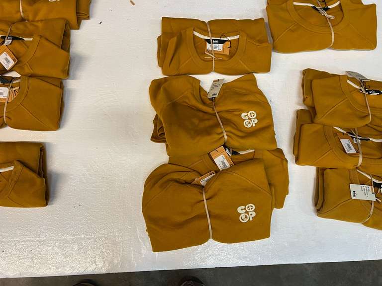 REI unisex Crew Sweatshirt Earth Co-Op, rustic gold, S, M, L, and XL, 14 pieces, see pictures for details.