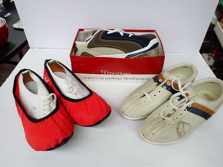 Various Vintage Shoes including Bowling Shoes - See photos for sizes.