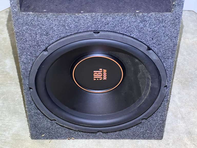 JBL 1000 W subwoofer, working condition unknown, see pictures for details.