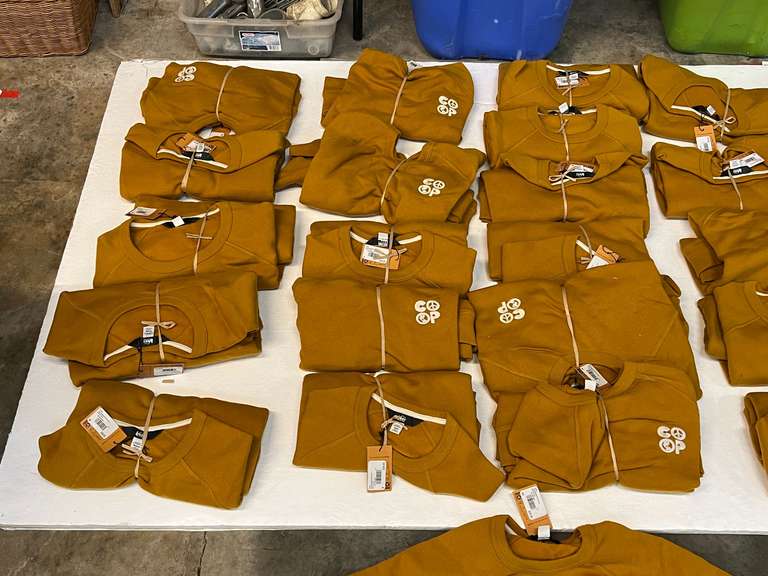 REI unisex Crew Sweatshirt Earth Co-Op, rustic gold, S, M, and XL, 28 pieces, see pictures for details.