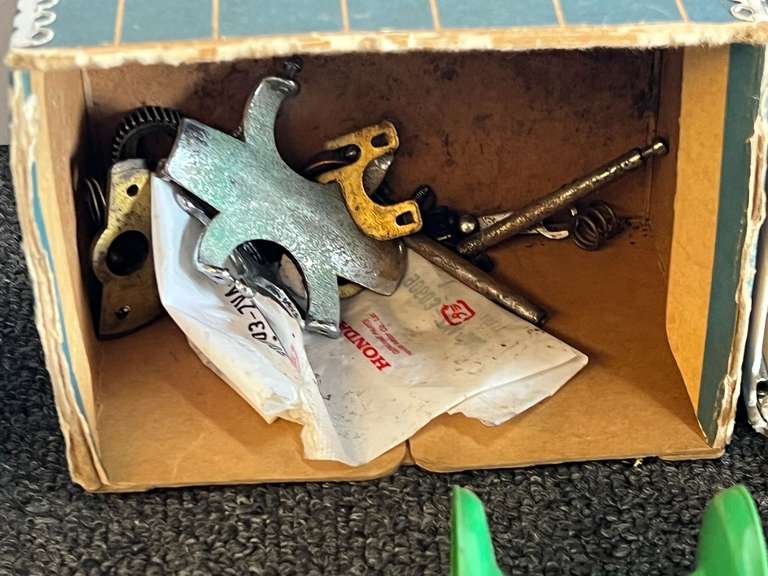 Assorted reel parts, see pictures for details.
