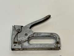 Arrow and Stanley staplers, two pieces, see pictures for details.
