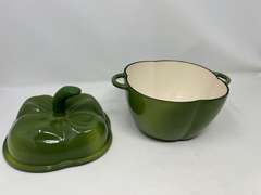 Technique enameled cast-iron “bell pepper” cooker, see pictures for details.