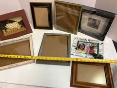 Assorted picture frames and home decor, approximately eight pieces, see pictures for details.