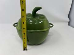 Technique enameled cast-iron “bell pepper” cooker, see pictures for details.