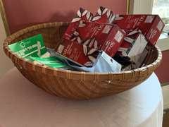 8 BOXES OF NEW 50 MINI CLEAR CHRISTMAS LIGHTS, NICE ROUND WOVEN BASKET, PARTICLE BOARD ROUND TABLE WITH CLOTH & MORE - LIVING ROOM