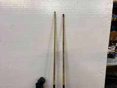 Viper pool cues, set of two, comes with a case master carrying/storage case, see pictures for details.