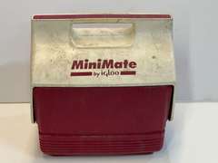 Igloo mini mate lunch cooler, see pictures for details.