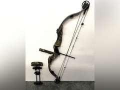 Jennings compound bow, comes with quiver, see pictures for details.