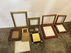Assortment of picture frames, approximately 12 pieces, see pictures for details.