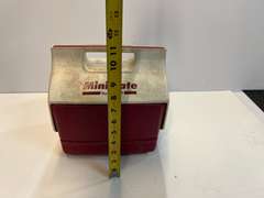 Igloo mini mate lunch cooler, see pictures for details.