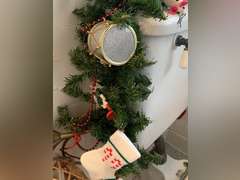 LONG CHRISTMAS GARLAND DECORATED WITH WOODEN ROCKING HORNS, DRUMS, CHRISTMAS MOUSES & MORE - UP BATH
