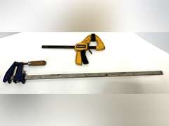 Metal bar clamp, also includes a small Dewalt trigger clamp, see pictures for details.