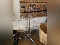 NICE GUITAR STAND (HOLDS 3 GUITARS) - MASTER BED