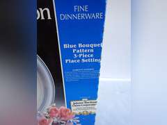Crowning Fashion Fine Dinnerware Blue Bouquet 3-Piece Place Setting