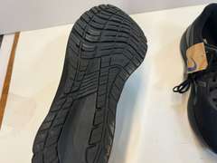 Men’s Asics shoes, size 13, still has original tag, see pictures or details.