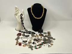 Large assortment of jewelry parts for crafting, see for details.