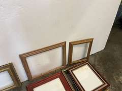 Assortment of picture frames, approximately 12 pieces, see pictures for details.