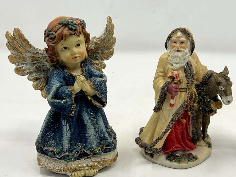 LR… Angel and Father Christmas figurines, three pieces total, see pictures for details.