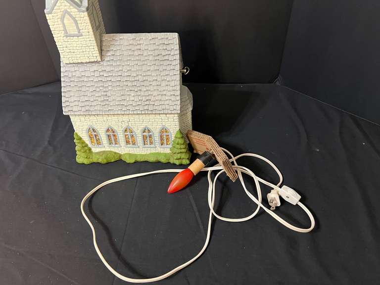 LR… Lighted ceramic music box church, needs new bulb, see pictures for details.